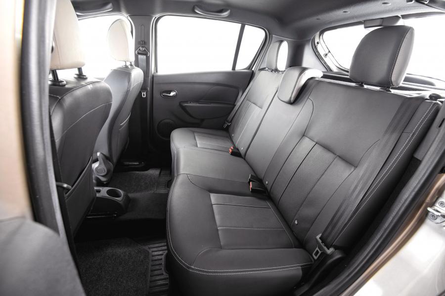 Интерьер Renault Sandero Stepway 2019 года  (LA) (фото 10 из 40)